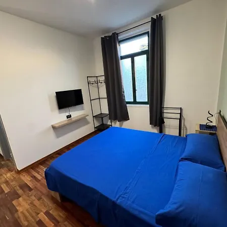 Dormire A Reggio Zona Aeroporto 招待所 3*